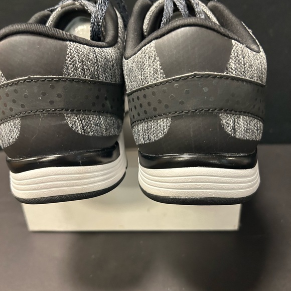 New Balance577 v4 Women’s Cross Training Shoe - Picture 4 of 8